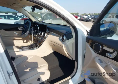 2021 Mercedes-Benz Glc 300 Suv z USA, uszkodzony, nr VIN W1N0G8DB7MV313912